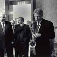Pursuits: Why are American politicians different from ours?