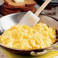 The trick in getting a scrambled egg right lies in ensuring a creamy consistency