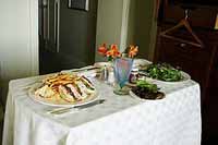 How deluxe hotels often ignore room service